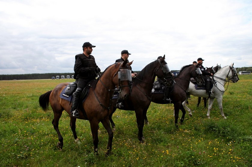 Ćwiczenia policjantów na lotnisku