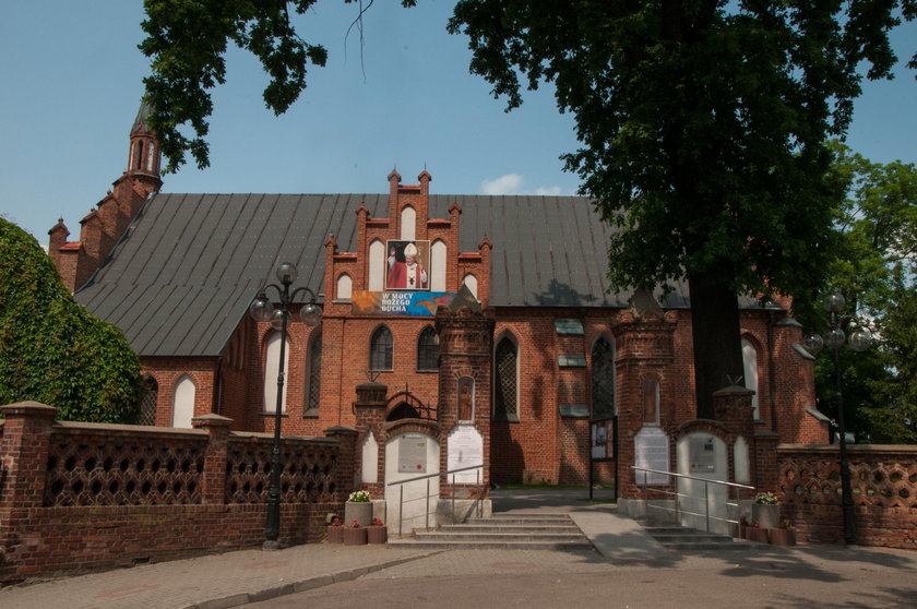 Były zakonnik z siekierą wtargnął na mszę!