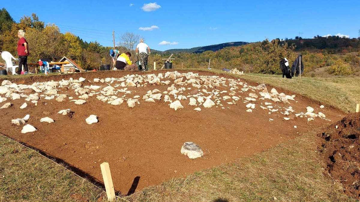 Otkriće arheologa kod Nove Varoši, u dvorištu pronašli praistorijsku ...