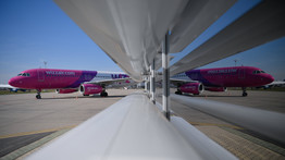 Döntött a Wizz Air az extraprofitadóról: egy darabig fellélegezhetnek az utasok – részletek