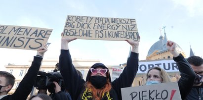 Czarny protest w Łodzi: – Piekło kobiet! To jest wojna!