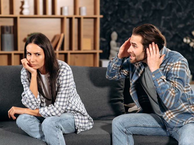 Devojka mu ne radi dva meseca, pa tražio da mu bude spremačica