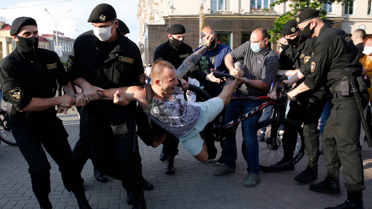 Pokojowe manifestacje na Białorusi. Policja zatrzymała protestujących