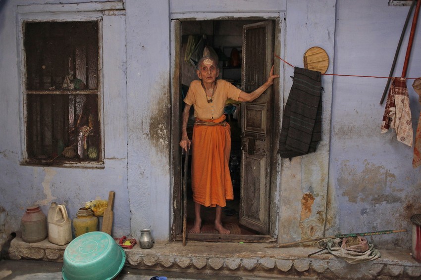 Porodice ove žene teraju od kuće da ne bi nasledile novac ili imanje