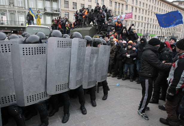 Prezydent rozmawia z opozycją, a minister straszy rozpędzeniem demonstracji na Majdanie