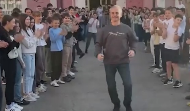 Odlazak profesora fizičkog vaspitanja Miljko Rajičić 