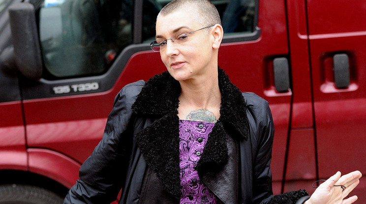 Sinead O'Connor egy pszi­­­chi­átriáról üzenget a rajongóknak, hogy adjanak neki
munkát, lakhatást/ Fotó: Northfoto