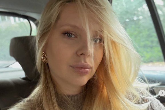 NAŠA INFLUENSERKA SA ĆERKOM NA INSTITUTU ZA MAJKU I DETE Oglasila se: "Ima temperaturu 41, ali nesalomiv duh"