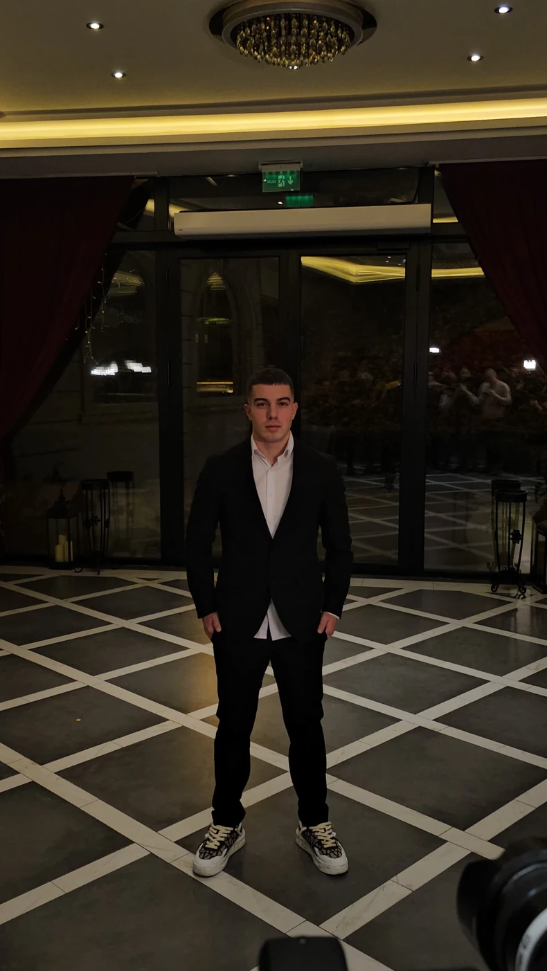 Vesna i Đole Đogani slave sinu Adrianu 18. rođendan