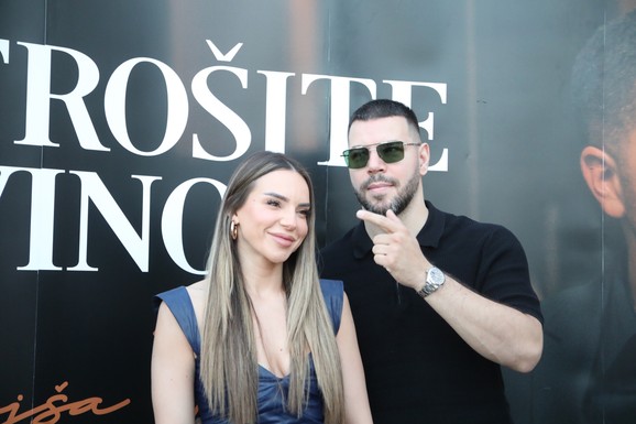 "OSEĆA SE KRIZA NA ESTRADI, NIJE KAO ŠTO JE BILO" Ivana i Pe