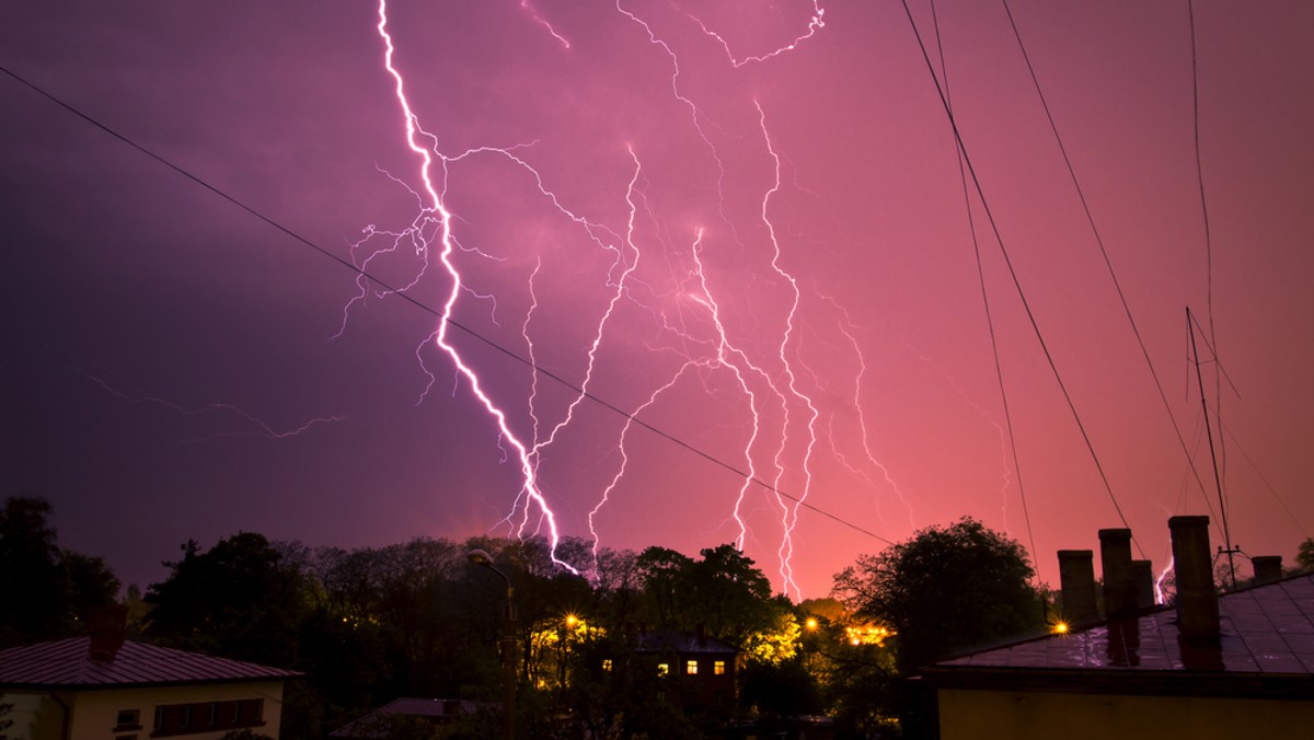 Instytut Meteorologii i Gospodarki Wodnej ostrzega przed burzami z gradem, które dziś mogą wystąpić na północy, wschodzie oraz środkowo-południowej części kraju.