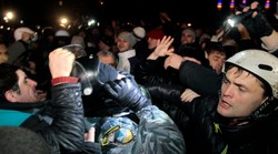 Chuligański Majdan w Charkowie. Dresiarze zaatakowali...