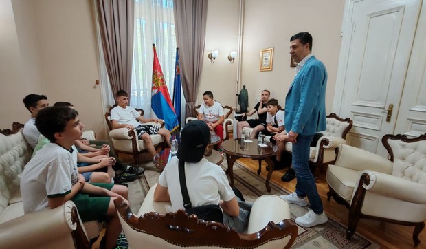 Gradonačelnik Pavlović povodom Fajnal fora ugostio decu sa KiM
