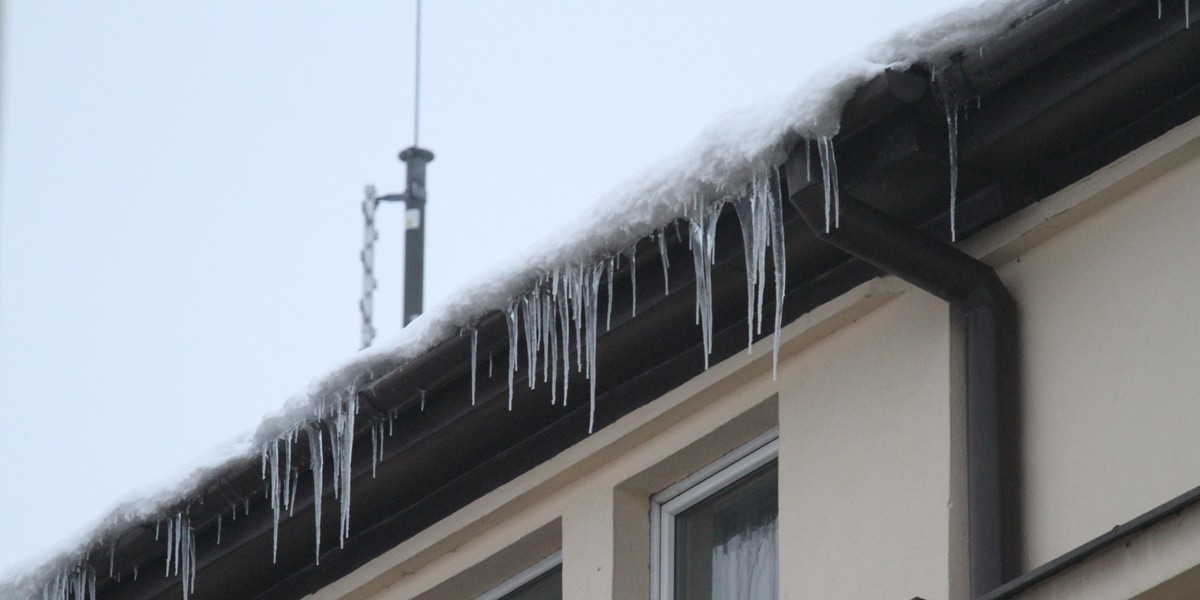 Sople zagrażają przechodniom