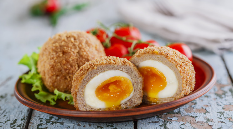 Könnyen el lehet fogyasztani, még evőeszköz sem kell a skót tojáshoz/Fotó: Shutterstock