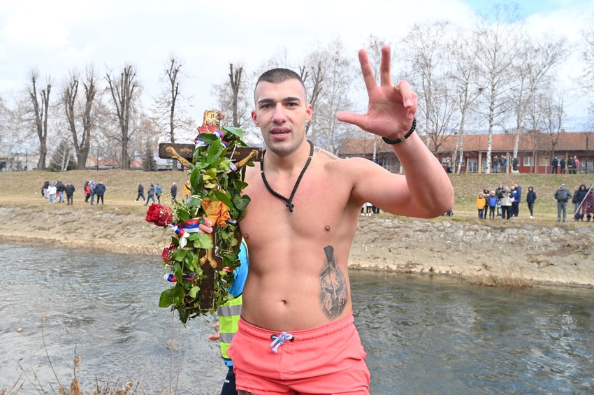 Pobednik Saša Nikolić