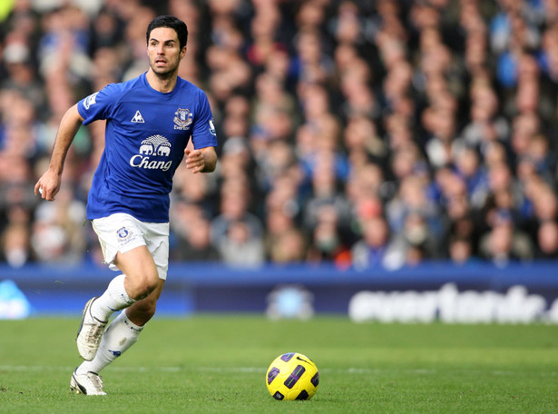 Mikel Arteta i Yossi Benayoun w Arsenalu Londyn