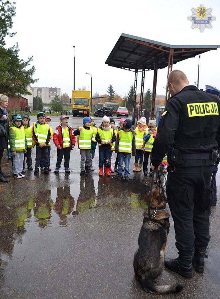 Policjantów z Malborka odwiedziły dzieci ze szkoły podstawowej nr 8
