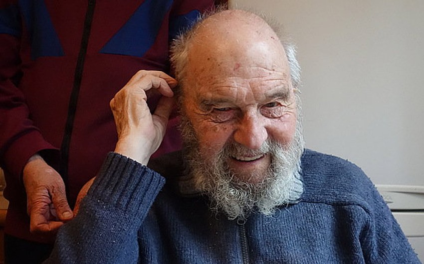 Džordž Blejk Najnovije istraživanje pokazalo je da je grupa od šest agenata MI6 koje je Blejk identifikovao KGB-u 17 godina trunula u zatvorima Istočne Nemačke, ozloglašenim zbog metoda mučenja i psihološkog zastrašivanja zatvorenika.