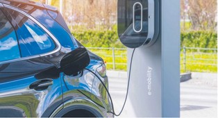 Powstał nowy zawód. Kim jest technik elektromobilności?