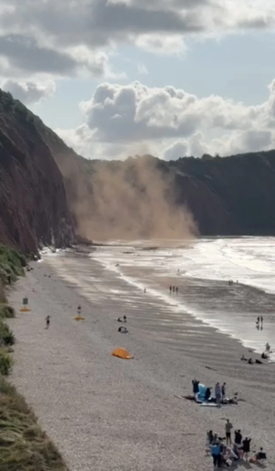 Odron litice na plaži u Velikoj Britaniji