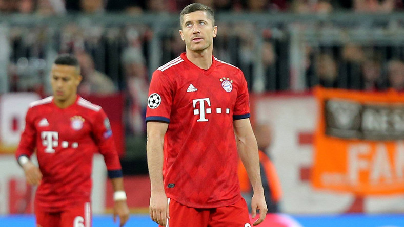 Kryzys w Bayernie – mistrzowie Niemiec nie wygrali już trzeciego meczu z rzędu. Sytuacji nie poprawia Robert Lewandowski, który spisuje się ostatnio kiepsko, co zauważyły zagraniczne media. Niektóre oceniły, że we wtorek był najgorszy na boisku!