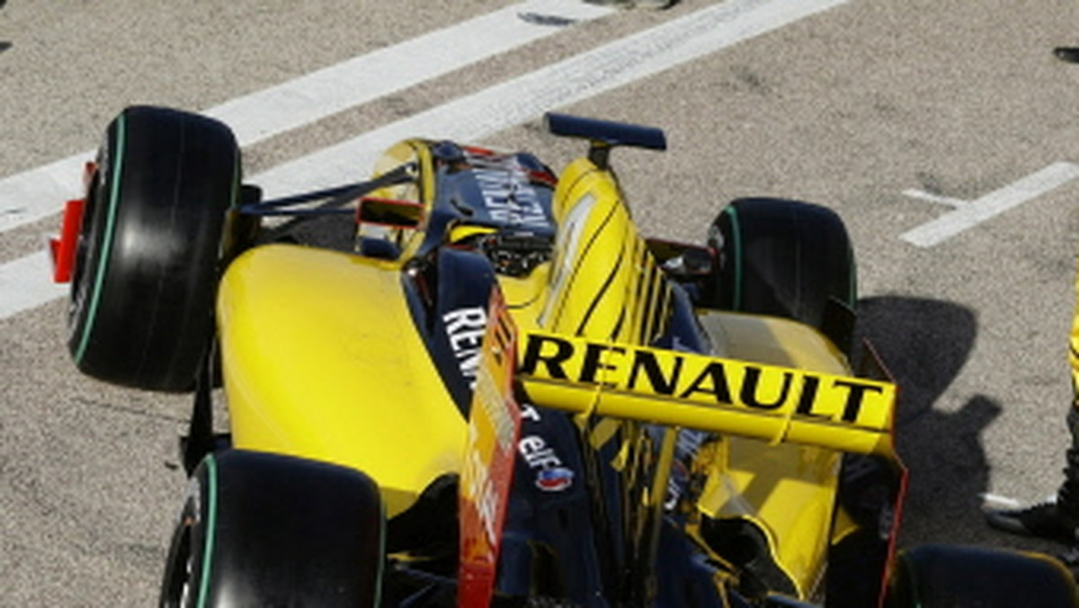 Szefowie Renault zdementowali doniesienia zachodnich mediów, że zamierzają odkupić ponownie akcje zespołu Formuły 1, w którym ściga się Robert Kubica.
