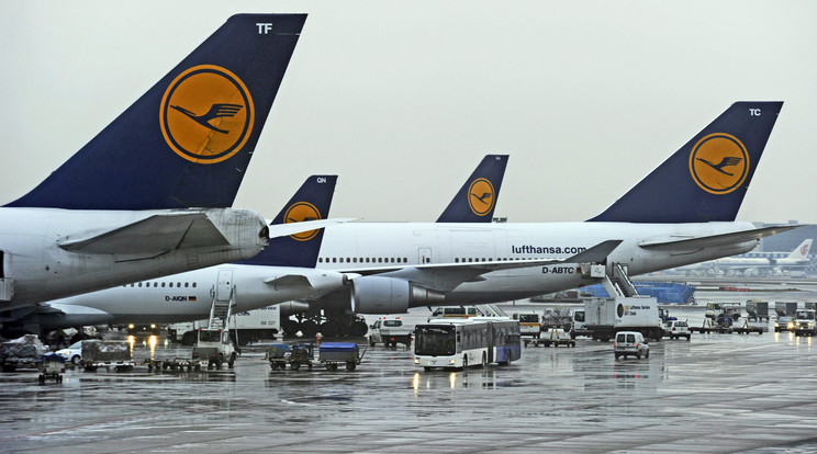 Két repülőgép ütközött a frankfurti repülőgépen /Fotó: MTI/EPA/Olivier Hoslet (Képünk illusztráció!)
