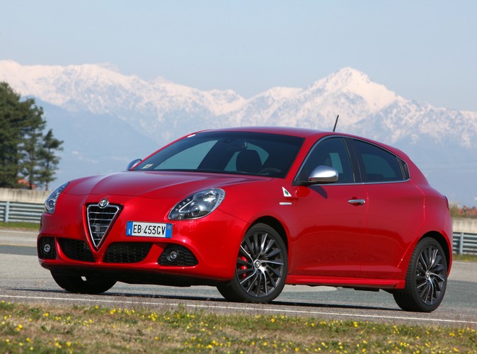 Alfa Romeo Giulietta 1750 TBI/235 KM w wersji Quadrifoglio Verde, czyli Monica Bellucci na torze