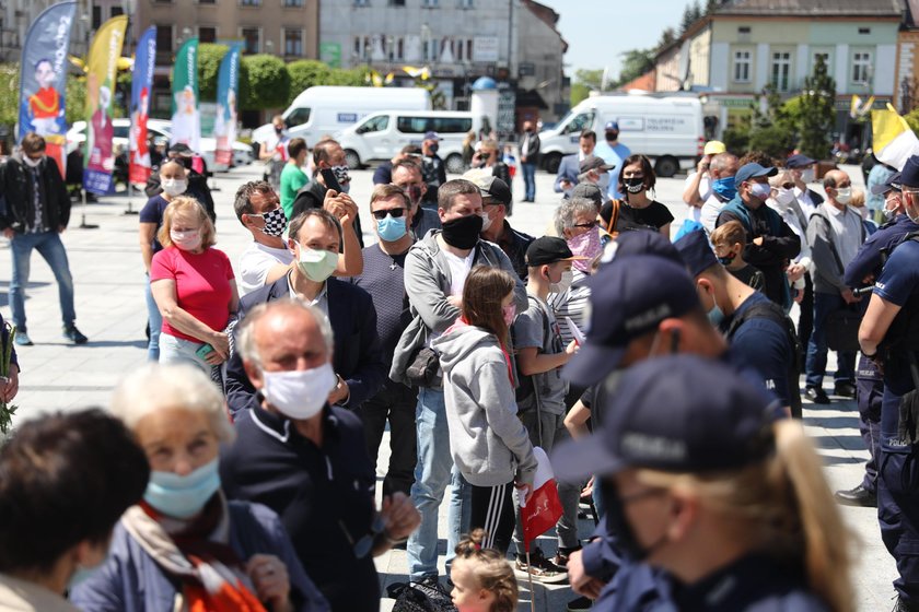 Urodziny Jana Pawła II. Wierni zapomnieli o zasadach bezpieczeństwa