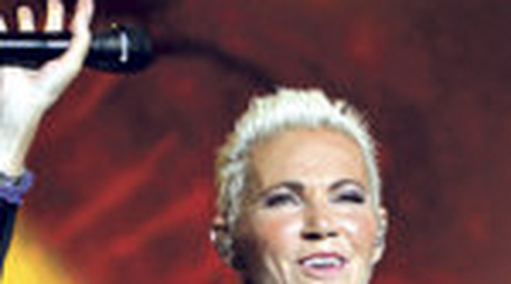 Más ember lett a Roxette frontembere