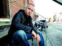 Dlaczego Eros Ramazzotti boi się koncertować we Włoszech?