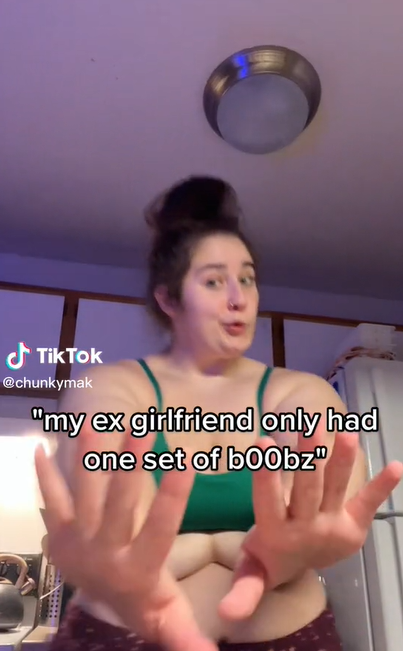 Dievča zdieľalo video na TikToku, v ktorom má "dva páry pŕs".