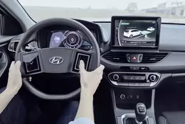 Hyundai stworzył kierownicę z dwoma wyświetlaczami dotykowymi