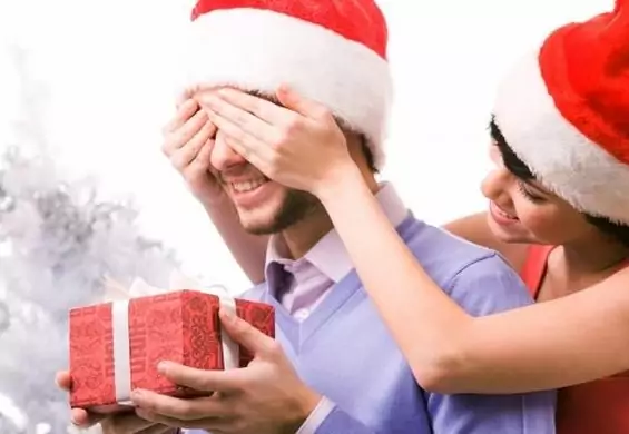 Prezent dla niego, korzyść dla ciebie: sprytne pomysły na świąteczne upominki