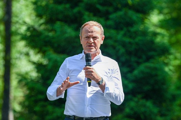 Gołkowice Górne (woj. małopolskie), 18.06.2022. Przewodniczący Platformy Obywatelskiej Donald Tusk podczas pierwszego wydarzenia z cyklu Meet Up: Nowa Generacja Platformy Obywatelskiej, 18 bm. w Centrum Wypoczynku "Jordanova" w Gołkowicach Górnych k. Starego Sącza. (amb) PAP/Darek Delmanowicz