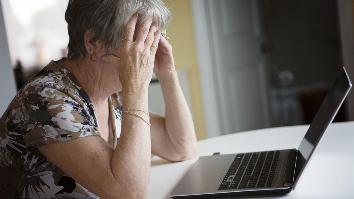 Dolnośląskie. Kobieta zaufała internetowym oszustom i straciła 90 tys. zł