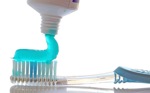 Higiena jamy ustnej ratuje życie. Obowiązkowe mycie zębów przed zabiegiem
