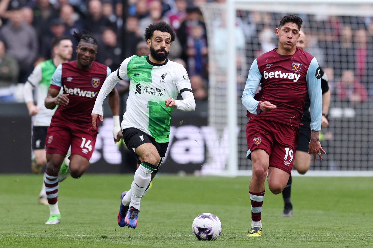 Mohamed Salah (z lewej)