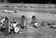 Plaża na cmentarzu żydowskim w Piwnicznej, 1974 r.