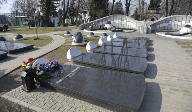 Grob Olivera Ivanovića, Aleja zaslužnih građana