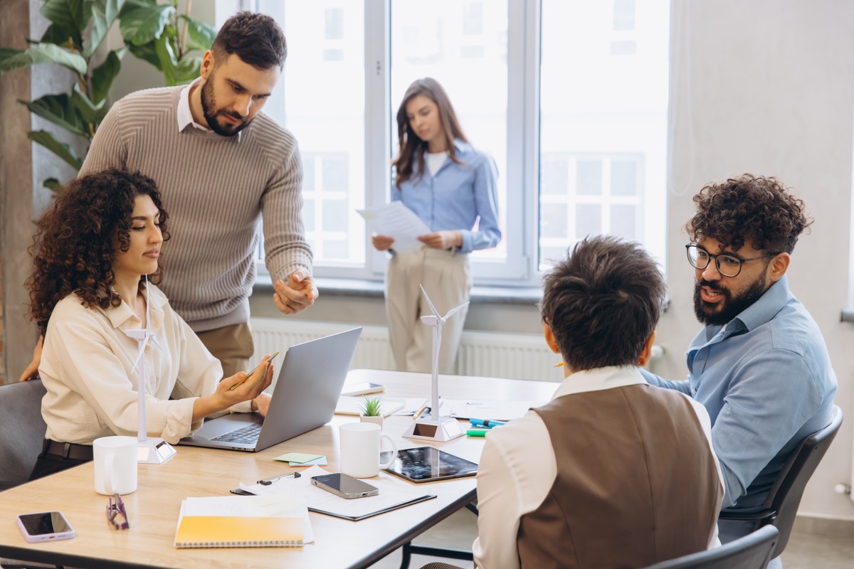 Diverse,Team,Of,Engineers,And,Business,Professionals,Collaborating,In,An