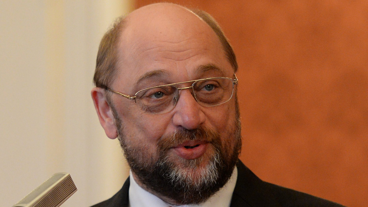 Przewodniczący Parlamentu Europejskiego Martin Schulz wezwał dzisiaj do wycofania sił rosyjskich z obszarów graniczących z Ukrainą. Działania Rosji skrytykował jako próbę forsowania prawa silniejszego.