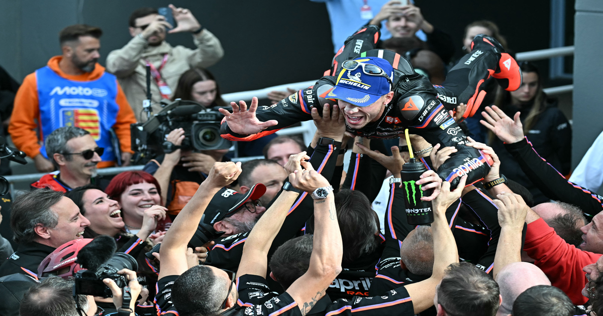 Bezzecchi gana en Valencia y Aprilia logra un doblete histórico