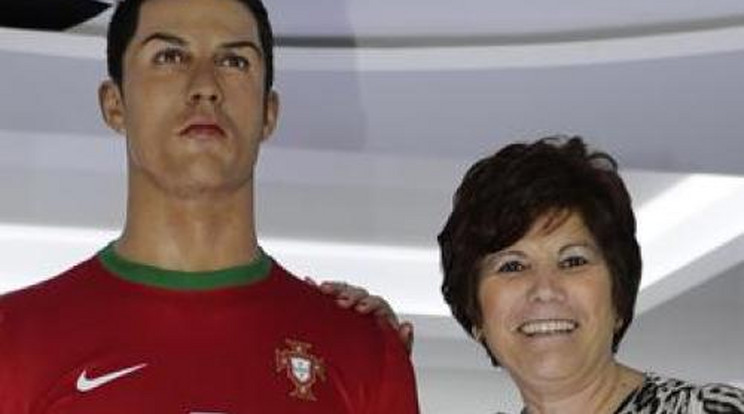 Lekapcsolták a rendőrök C. Ronaldo milliókkal felpakolt anyukáját