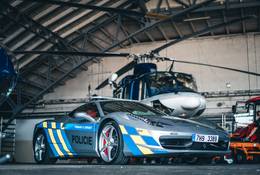 Czeska policja skonfiskowała Ferrari. Teraz to ich pościgowy radiowóz