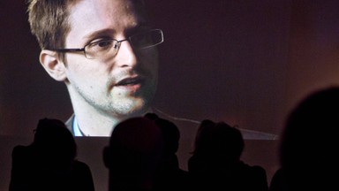 Edward Snowden: trzeba uświadomić każdemu użytkownikowi smartfona, że jest śledzony