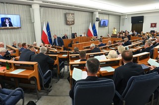 800+ tylko dla pracujących? Senat odrzuca poprawki ws. pomocy dla uchodźców z Ukrainy