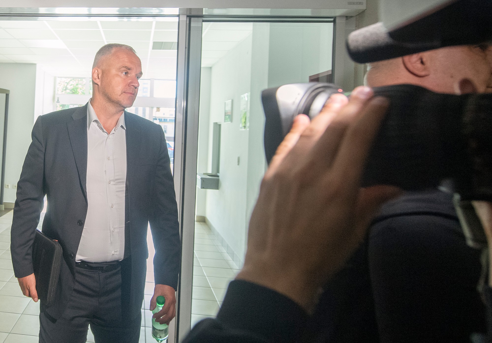 Podnikateľ Michal Suchoba prichádza na súdne pojednávanie v kauze Mýtnik.