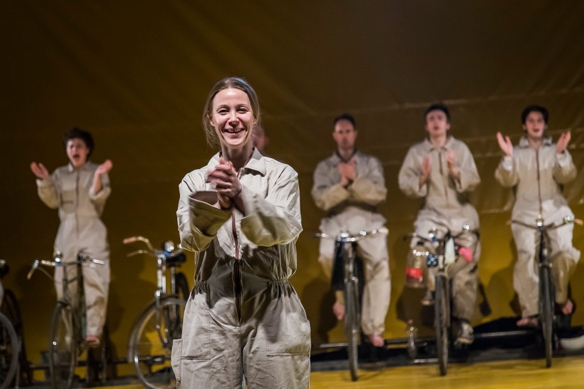 Komad predstavlja potragu za snovima